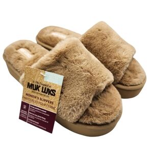 Muk Luks NWT Women's Tan Fuzzy Slippers Size Medium 7/8